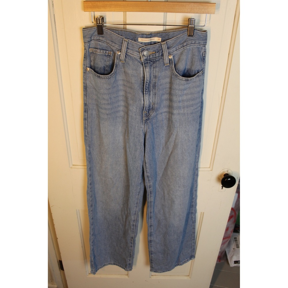 Levi Strauss High Waisted Straight Leg Light Wash‎ Denim Jeans Women's Size 27